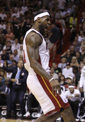 非洲杯对抗激烈精彩不断（非洲杯鏖战正酣，精彩连连）