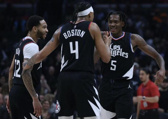 篮球比赛最容易被忽略的细节（篮球赛场上那些容易被忽视的细节）