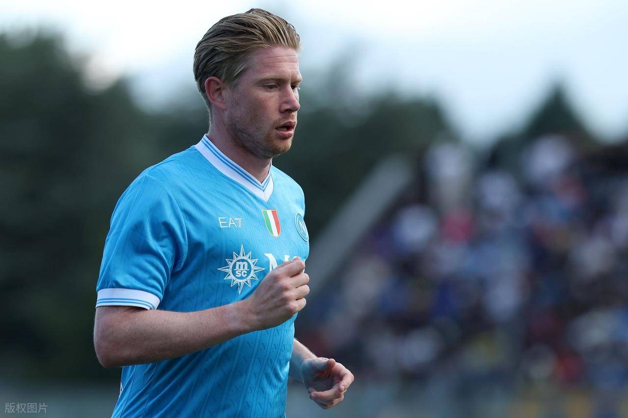 曼晚：多纳鲁马对加盟曼联持开放态度，但不会采取永久转会（曼晚：多纳鲁马愿赴曼联，但不考虑以永久转会形式加盟）