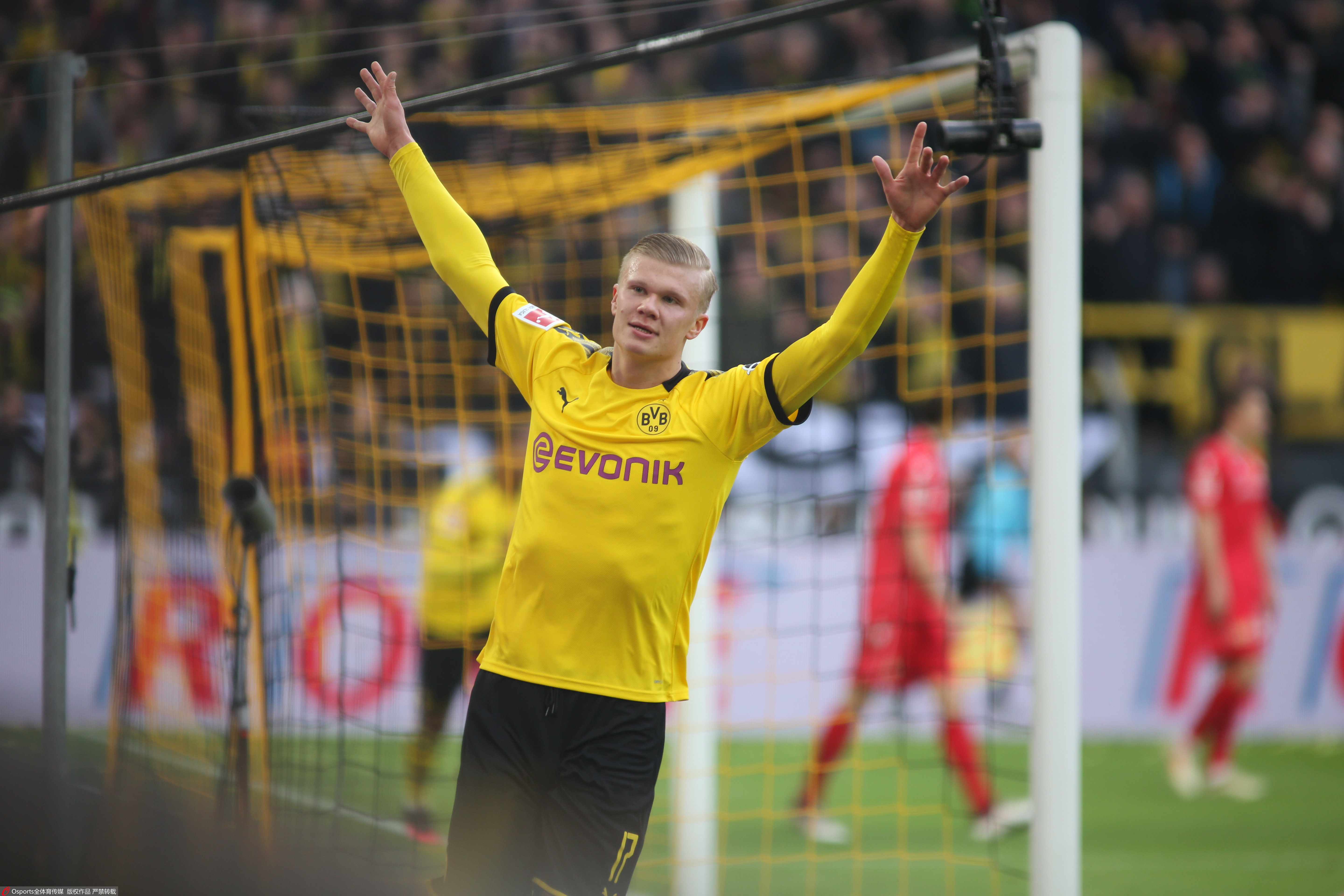 科莫前锋莫拉塔左大腿重伤或手术，预计缺席数月（科莫前锋莫拉塔左大腿重伤恐需手术，预计将缺阵数月）