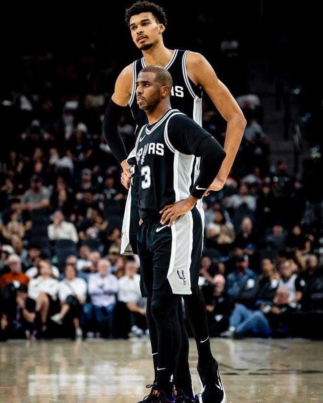 打破小贝纪录，布鲁日前锋福布斯是欧冠对巴萨传射最年轻球员（布鲁日新星福布斯打破小贝纪录，成欧冠对巴萨最年轻完成传射者）