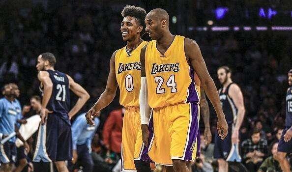 视频丨多项国际赛事齐聚河北崇礼 一站式体验“观赛+滑雪+度假（河北崇礼迎多项国际赛事 一地畅享观赛、滑雪与度假）