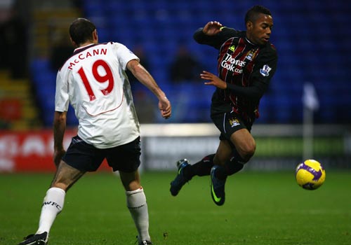 卡拉格：利物浦必须冬窗购买一名中后卫，队内储备已岌岌可危（卡拉格：利物浦后防告急，冬窗必须引进中后卫）