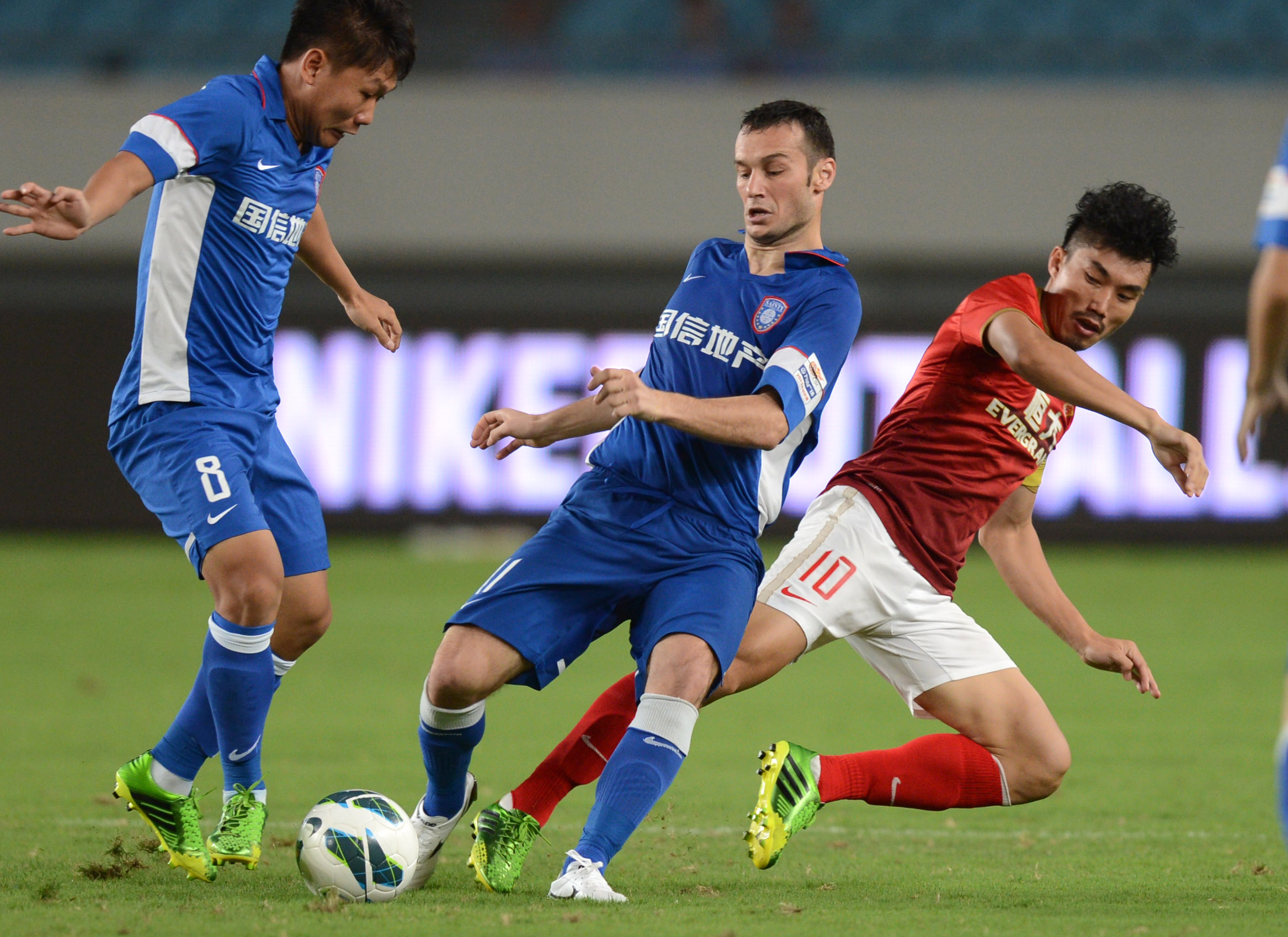 李璇：邵佳一内心坚定，对带国足可能承受的压力，应该有预期（李璇：邵佳一内心笃定，对执教国足的压力已有预期）