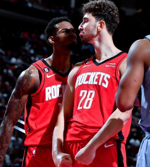 文图拉：执教意大利时媒体充满了敌意；现代足球充斥着表演（文图拉：带意大利队时饱受媒体敌视；当代足球充斥作秀）