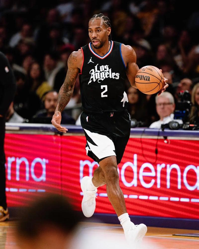 皇马全队身价12.3亿欧元领跑西甲 巴萨次席（西甲身价榜：皇马全队12.3亿欧元居首，巴萨位列第二）