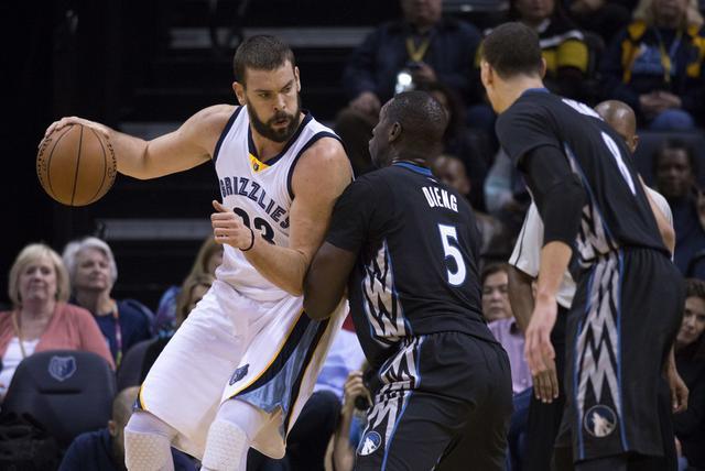 华盛顿8中6高效拿到15分8板，展现全面实力（华盛顿8投6中高效斩获15分8篮板，全面能力尽显）