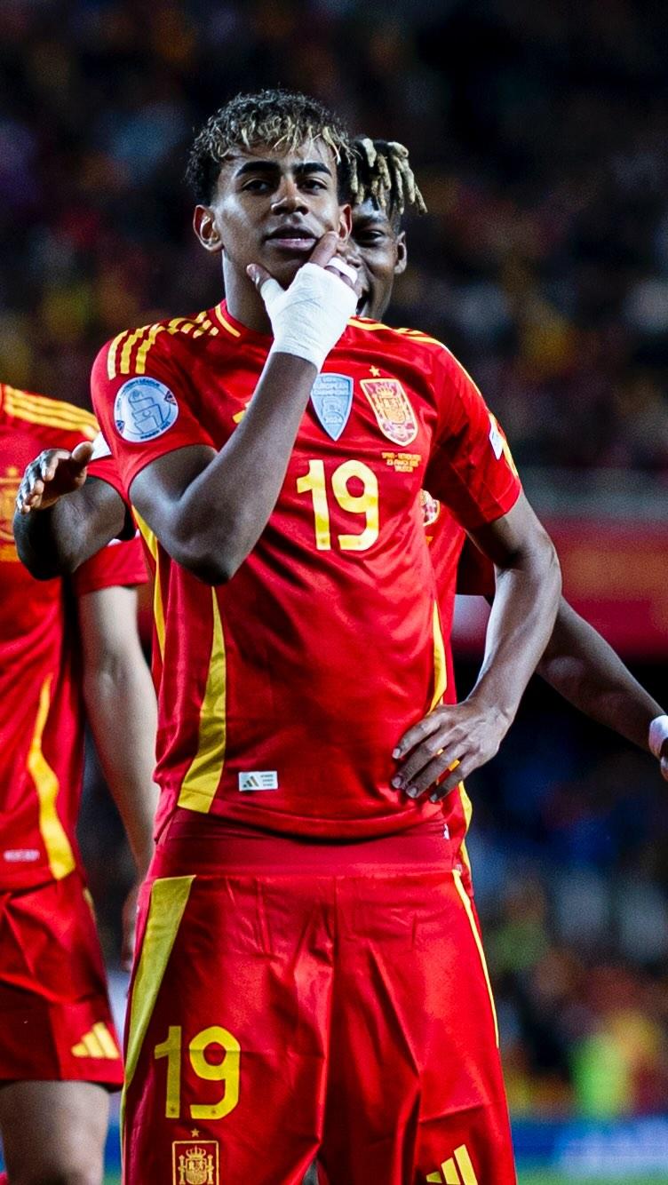 与4结缘，多特5轮欧冠联赛有4轮打入4球，剩下1轮被曼城进4球（多特欧冠五战尽染“4”色：四场各入4球，唯一一场被曼城灌4球）