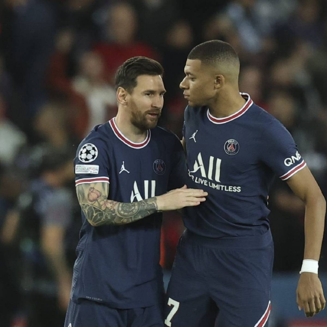 科曼：感谢拜仁邀请我回来，很荣幸与大家分享那些美好时光（科曼：感谢拜仁邀我回归，能与大家重温美好回忆倍感荣幸）