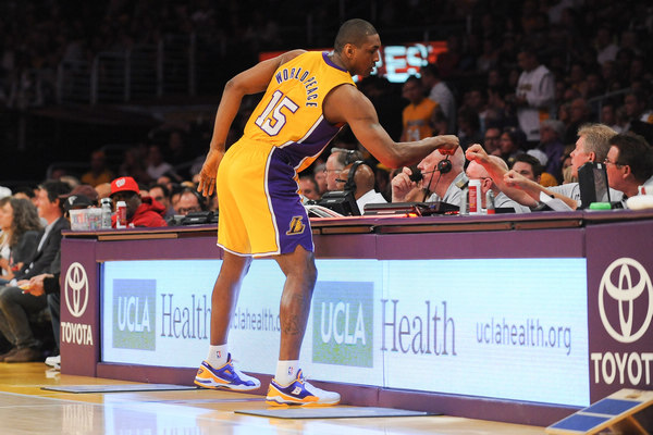 国王杯战报：姆巴佩梅开二度+造乌龙，皇马3-2塔拉维亚（国王杯速递：姆巴佩双响+造乌龙，皇马3-2险胜塔拉维亚）