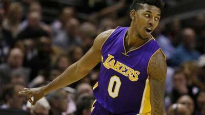 霍华德招募字母哥搭档东詹：别带伤强撑上场，湖人需要你（霍华德邀字母哥联手东詹；劝詹皇别带伤硬拼，湖人更需要你）