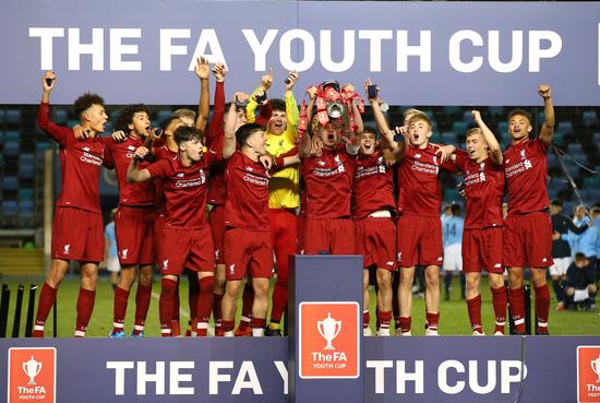 5号+21号定义KG！加内特在森林狼和凯尔特人都退役了球衣（KG的5号与21号双城封神：森林狼与凯尔特人齐退役球衣）