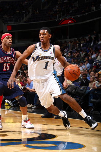 亚冠成都蓉城迎战神户胜利船：周定洋坐镇中场 韦世豪和德尔加多领衔锋线（亚冠焦点战：成都蓉城迎战神户胜利船，周定洋坐镇中场，韦世豪与德尔加多冲锋在前）