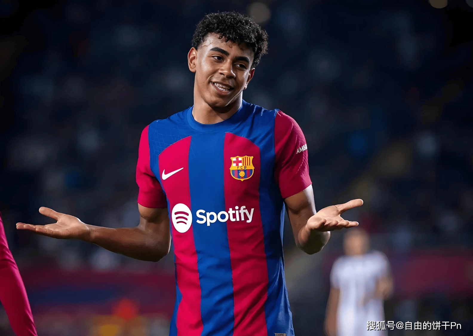 记者：莱奥周二接受核磁共振检查，结果显示无肌肉损伤（记者：莱奥周二核磁共振结果显示肌肉无伤）