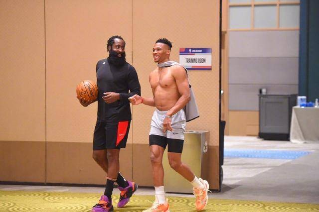 梅罗时代终章将至，哈兰德是否会成为世界杯新王候选人？（梅罗谢幕在即，哈兰德会是世界杯新王热门吗？）