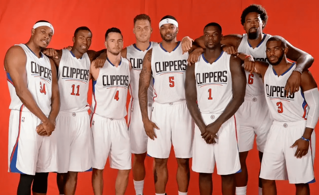 体坛记忆｜年入超四千万美金的库里是怎么消费的！（体坛往事丨年薪逾四千万美元的库里把钱都花在哪儿？）