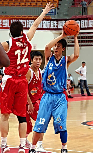 篮球湖人替补阵容得分爆炸，创赛季新高（湖人替补火力全开，得分刷新赛季新高）