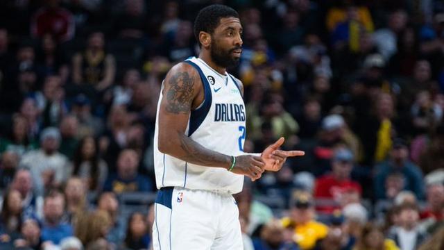 他刚在踢上港的比赛爆发，就被老东家解约离队，球迷建议来中超（对阵上港刚迎爆发，他却被老东家解约离队，球迷建议投奔中超）