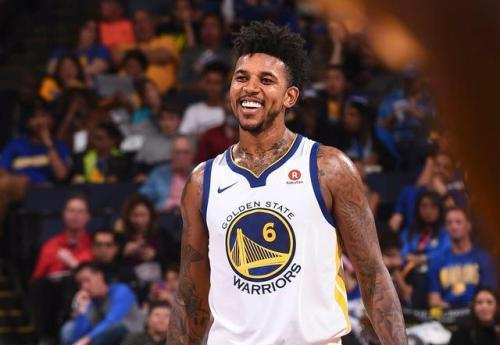 国脚连续两轮进球，状态火热（国脚连场进球，状态正佳）