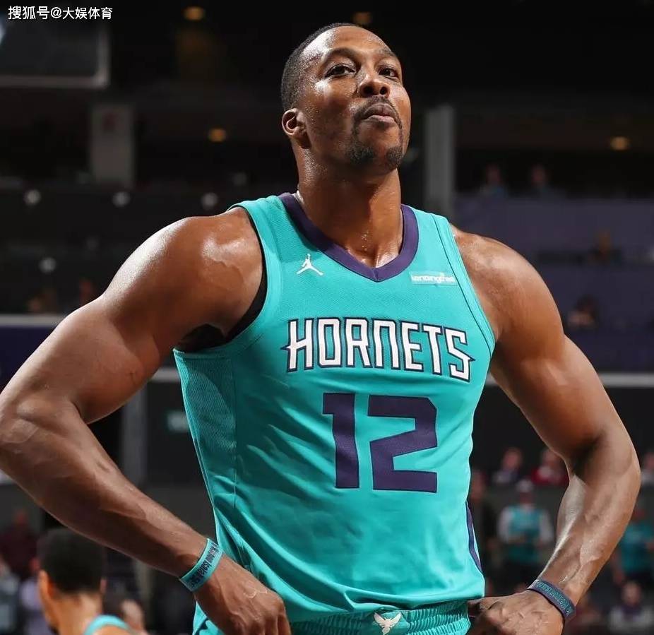 足球国足新一期集训名单公布，两名新人首次入选引热议（国足公布新一期集训名单，两名新面孔首次入选引发热议）