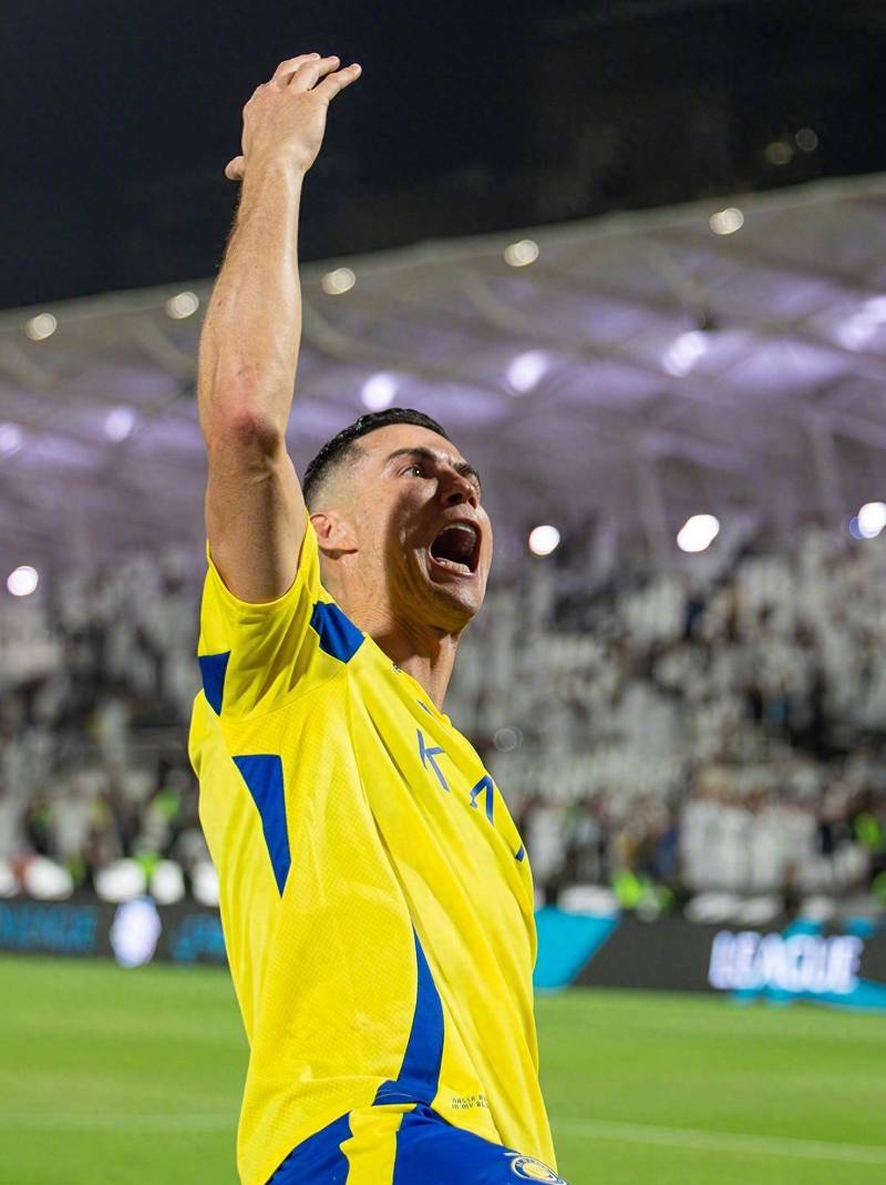 英超-利物浦客场2-1九人热刺，伊萨克破门，西蒙斯罗梅罗染红（英超：利物浦客场2-1力克九人热刺，伊萨克破门，西蒙斯与罗梅罗染红）