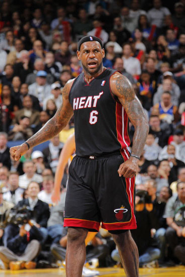 西甲第15轮观赛指南：皇马迎击塞尔塔；巴萨作客挑战贝蒂斯（西甲第15轮前瞻：皇马对阵塞尔塔，巴萨客战贝蒂斯）