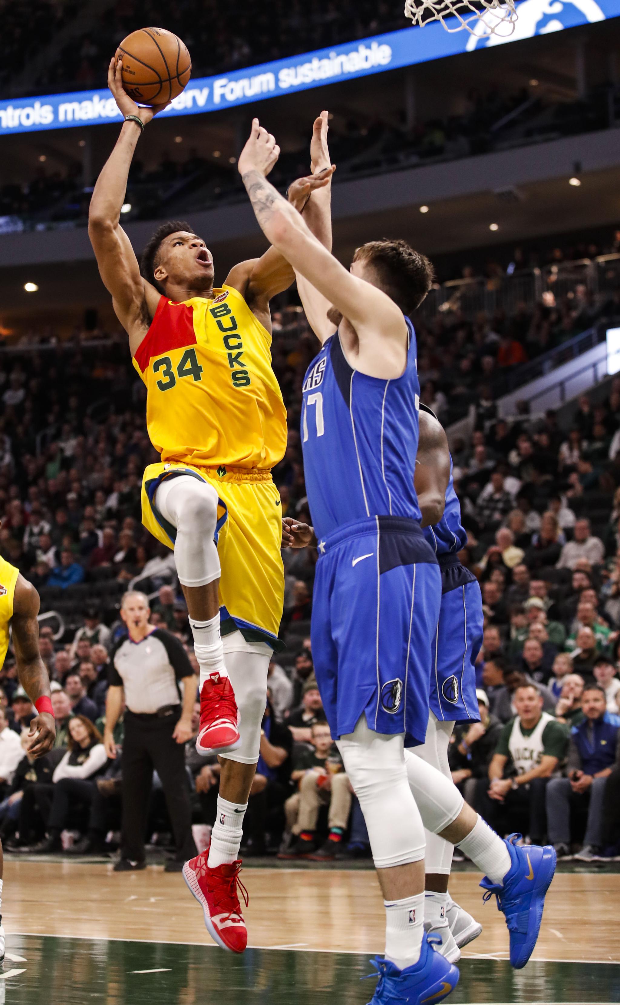 2-0，23岁荷兰新星无敌小角度挑射，54岁埃梅里率队避免欧联2连败（2-0！23岁荷兰新星小角度挑射惊艳，54岁埃梅里带队拒绝欧联两连败）