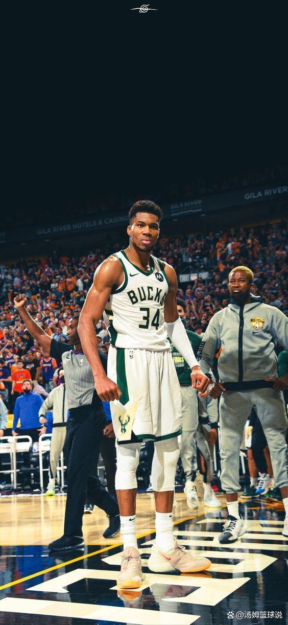 莱万：续约的事不急，就算现在有人联系我，我也不会给出答复（莱万：续约不着急，就算有人来谈也暂不答复）