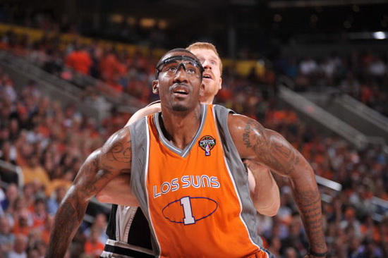 不满意！克里斯自投自补打中 但抱怨被犯规没吹领到技犯（克里斯自投自补命中后抱怨漏判，被吹技术犯规）