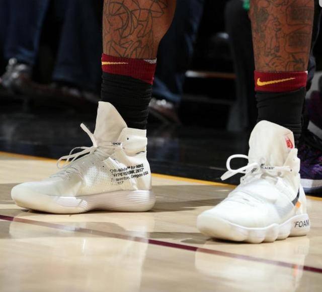 FC26美丽足球：维蒂尼亚、德容领衔，金外脚背夸雷斯马在列（FC26华丽球风：德容携维蒂尼亚领衔，金外脚背夸雷斯马上榜）