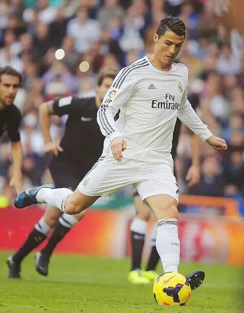 要不然五大联赛集体给非洲足协转账吧，这非洲杯时间太折磨了（非洲杯赛期太折腾，不如五大联赛集体赞助非洲足协换个档期？）