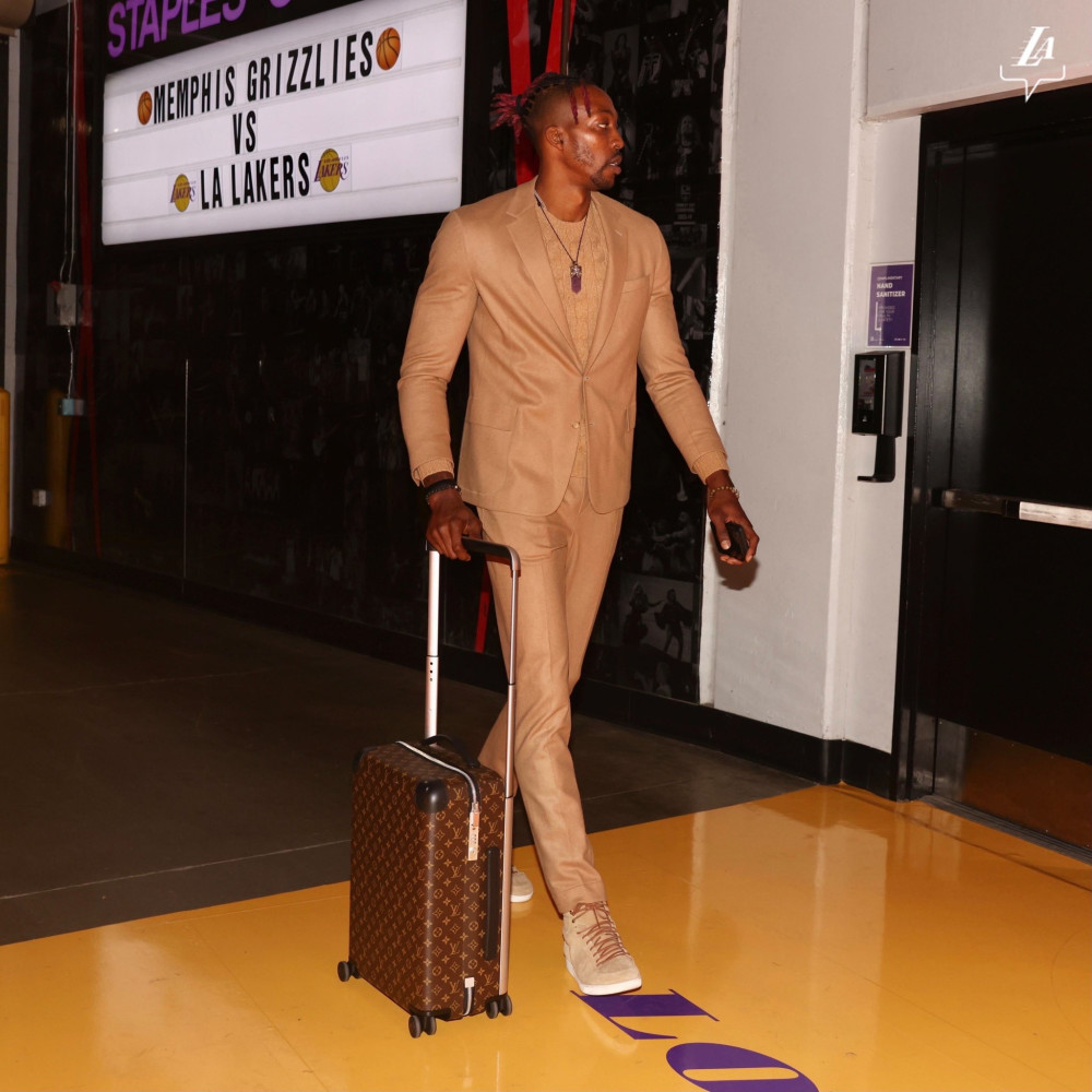 三分球4中3，姜伟泽展现（姜伟泽三分4投3中，手感火热）