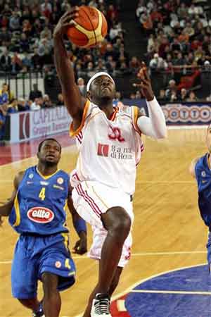 英超半场：塞梅尼奥进球被吹，切尔西暂0-0伯恩茅斯（英超半场战报：塞梅尼奥破门无效，切尔西与伯恩茅斯互交白卷）