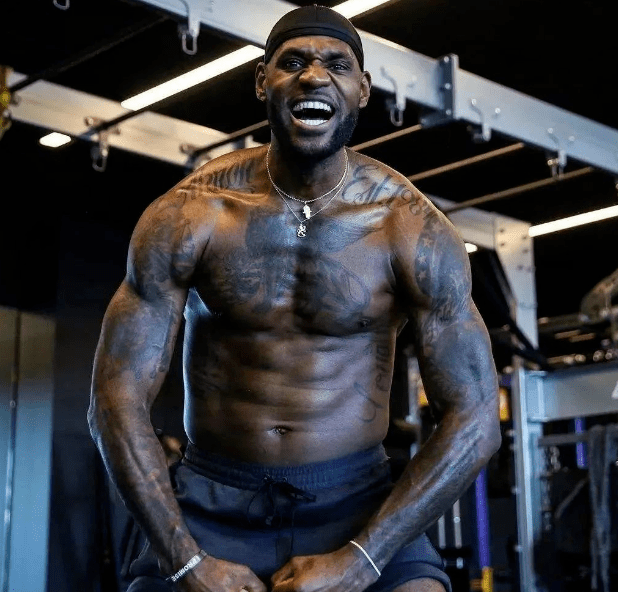 火箭2配角强化深度！霍乐迪攻守兼备最佳第六人，阿门展最佳模式（火箭替补双星夯实阵容深度：霍乐迪攻防俱佳冲击最佳第六人，阿门打出最佳状态）